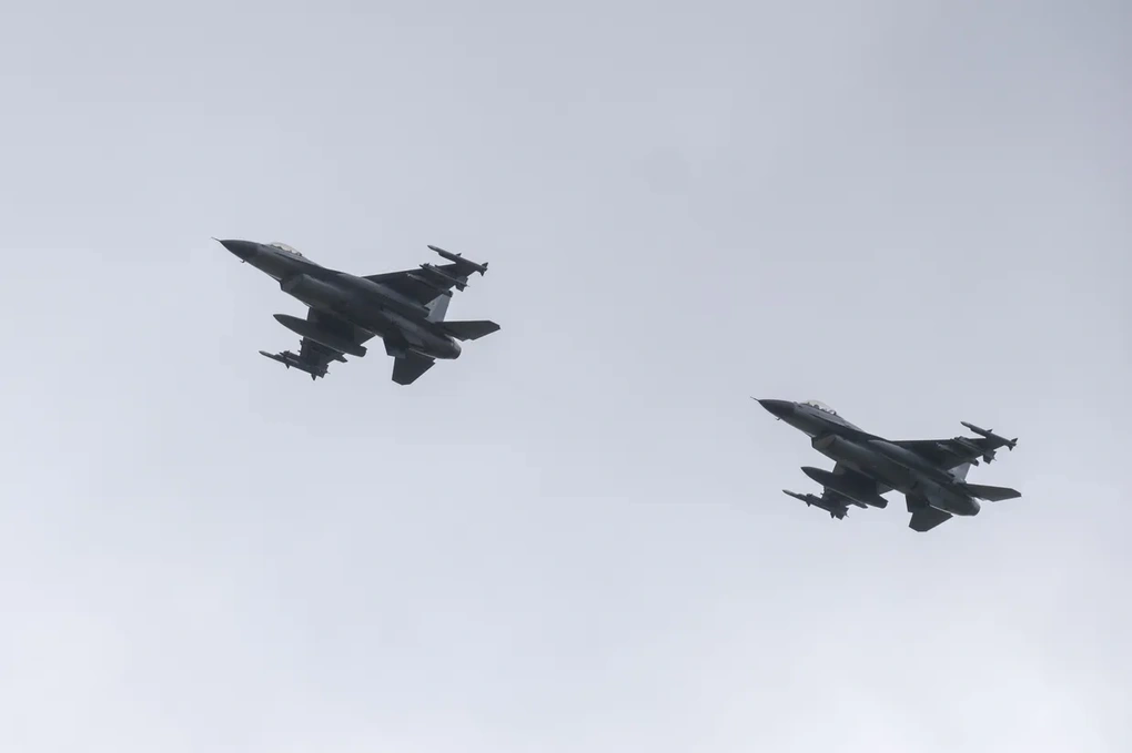 Ukraine thừa nhận mất tiêm kích F-16 đầu tiên trong không chiến - 1 Ukraine thừa nhận mất tiêm kích F-16 đầu tiên trong không chiến - 1