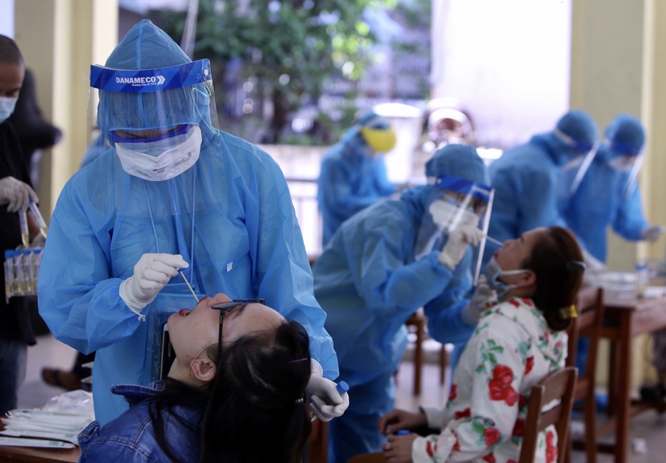 Đà Nẵng: Du khách muốn về TP HCM đã được lấy mẫu xét nghiệm SARS-CoV-2 - 2 Đà Nẵng: Du khách muốn về TP HCM đã được lấy mẫu xét nghiệm SARS-CoV-2 - 2