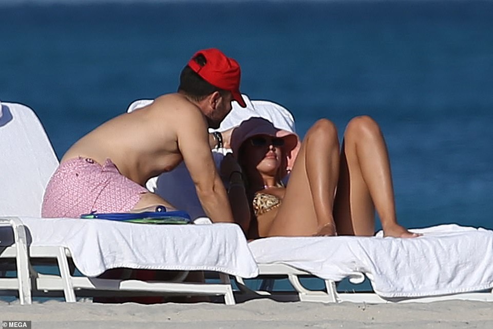 Sofia Richie tình tứ trai lạ trên biển - 4 Sofia Richie tình tứ trai lạ trên biển - 4