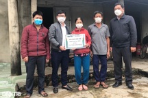 Người mẹ ung thư, chăm 2 con u não được giúp đỡ gần 113 triệu đồng