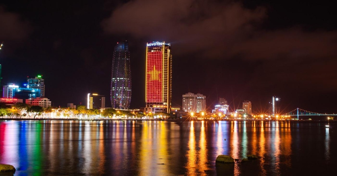 Thêm nhiều công trình tại Đà Nẵng thắp sáng bằng đèn LED thông minh - 3 Thêm nhiều công trình tại Đà Nẵng thắp sáng bằng đèn LED thông minh - 3
