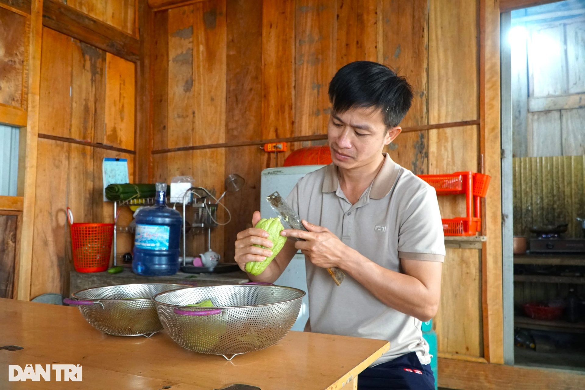 Ngôi trường đặc biệt 14 năm chưa từng có giáo viên nữ - 14 Ngôi trường đặc biệt 14 năm chưa từng có giáo viên nữ - 14