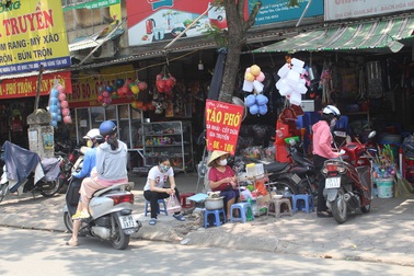 Nắng nóng, người Hà Nội ùn ùn kéo đến quán nước giải nhiệt