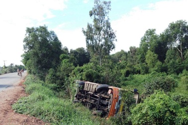 Xe buýt mất phanh, gần 20 người la hét hoảng loạn