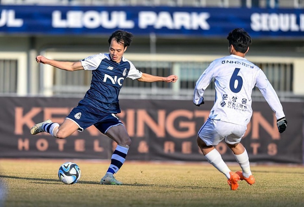 HLV Philippe Troussier xem Văn Toàn thi đấu ở Hàn Quốc - 1 HLV Philippe Troussier xem Văn Toàn thi đấu ở Hàn Quốc - 1