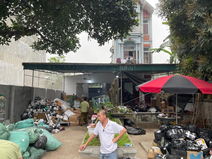 Lật tẩy kho hàng tiêu dùng cực lớn giả mạo nhãn hiệu, nhập lậu bán livetreams tại Hà Nội - Ảnh 2. Lật tẩy kho hàng tiêu dùng cực lớn giả mạo nhãn hiệu, nhập lậu bán livetreams tại Hà Nội - Ảnh 2.