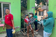 Vụ ông chủ về nước ăn tết Trung thu: Công nhân thay nhau canh cổng công ty