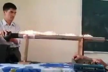 Màn thí nghiệm Vât lý gây sốt