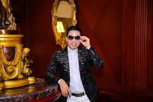 Ca sĩ Michael Lang hạnh phúc khoe quý tử