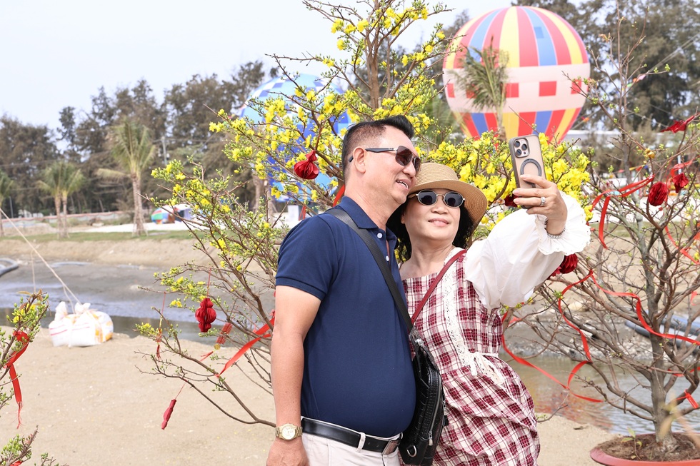 Cần Giờ hút nhiều gia đình, giới trẻ du xuân, hò hẹn dịp Valentine và Tết Bính Ngọ - 5