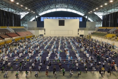 8.000 người dân TPHCM đến nhà thi đấu Phú Thọ tiêm vắc xin ngừa Covid-19