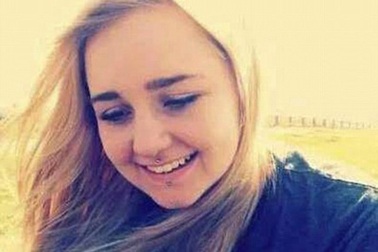 Nữ sinh tự tử vì bị bạn bè bắt nạt