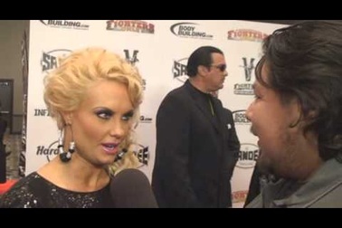 Coco Austin quyến rũ trên thảm đỏ