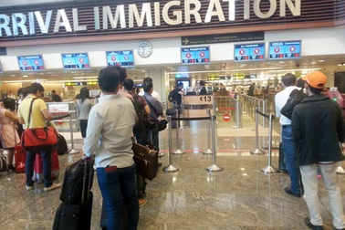 Bay sang Singapore, nhiều người Việt bị từ chối nhập cảnh