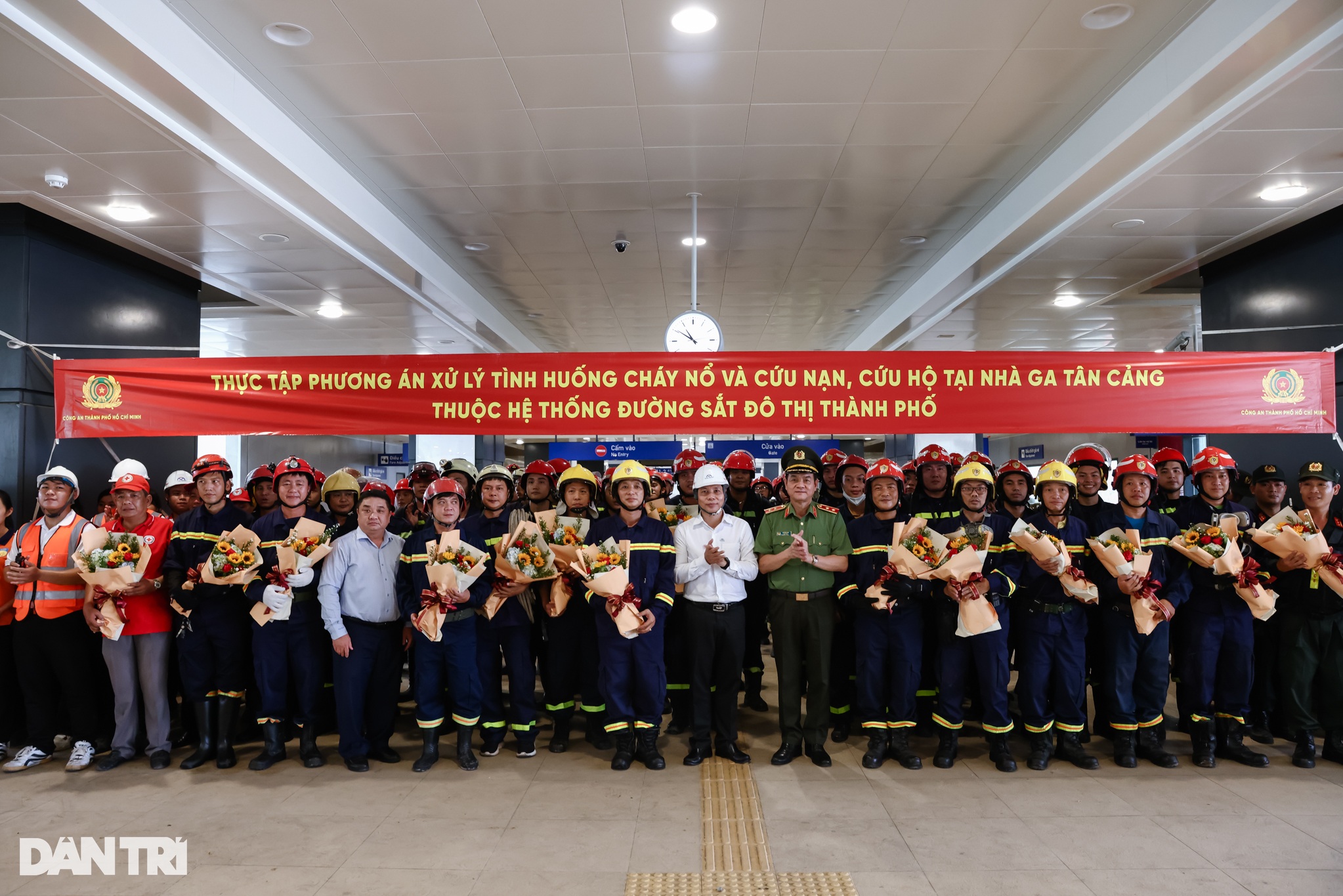 View - Khoảng 1.000 người diễn tập chữa cháy trên tàu metro Bến Thành - Suối Tiên | Báo Dân trí