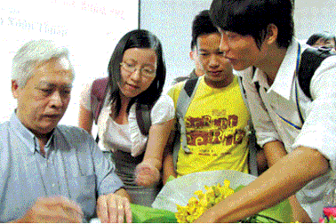 Nhà vật lý thế giới hãnh diện thấy tên ông Tổ tại Văn Miếu