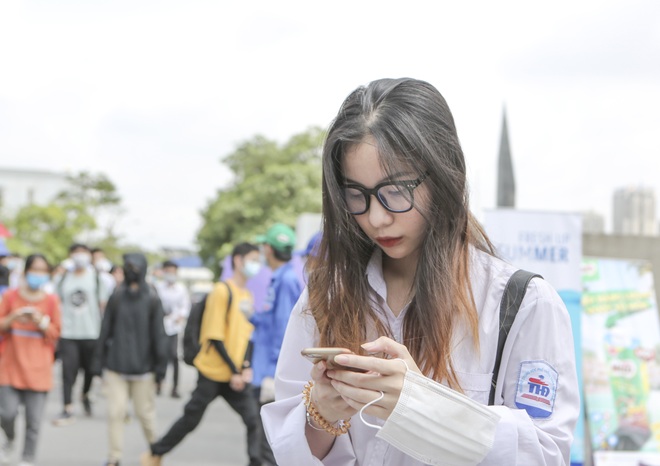 Ngắm nữ sinh duyên dáng trong mùa thi tốt nghiệp THPT 2020 - 3 Ngắm nữ sinh duyên dáng trong mùa thi tốt nghiệp THPT 2020 - 3