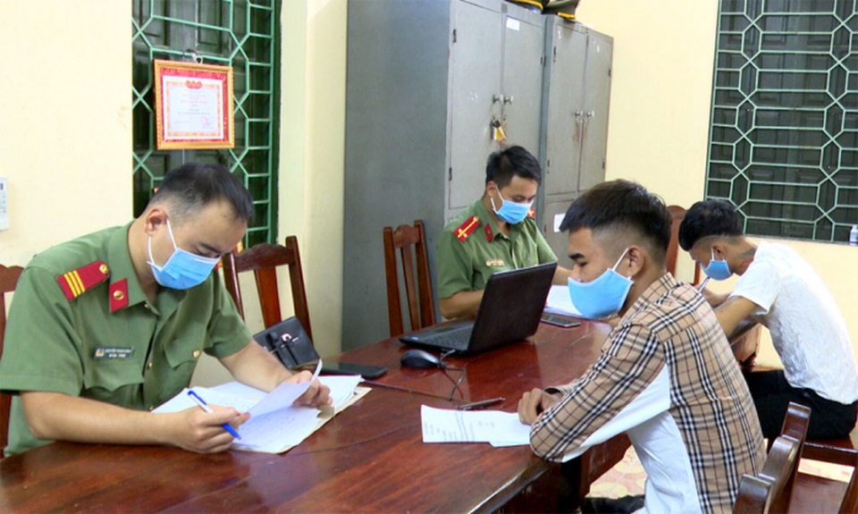 Xử phạt 2 công dân xuất, nhập cảnh trái phép sang Trung Quốc - 1 Xử phạt 2 công dân xuất, nhập cảnh trái phép sang Trung Quốc - 1