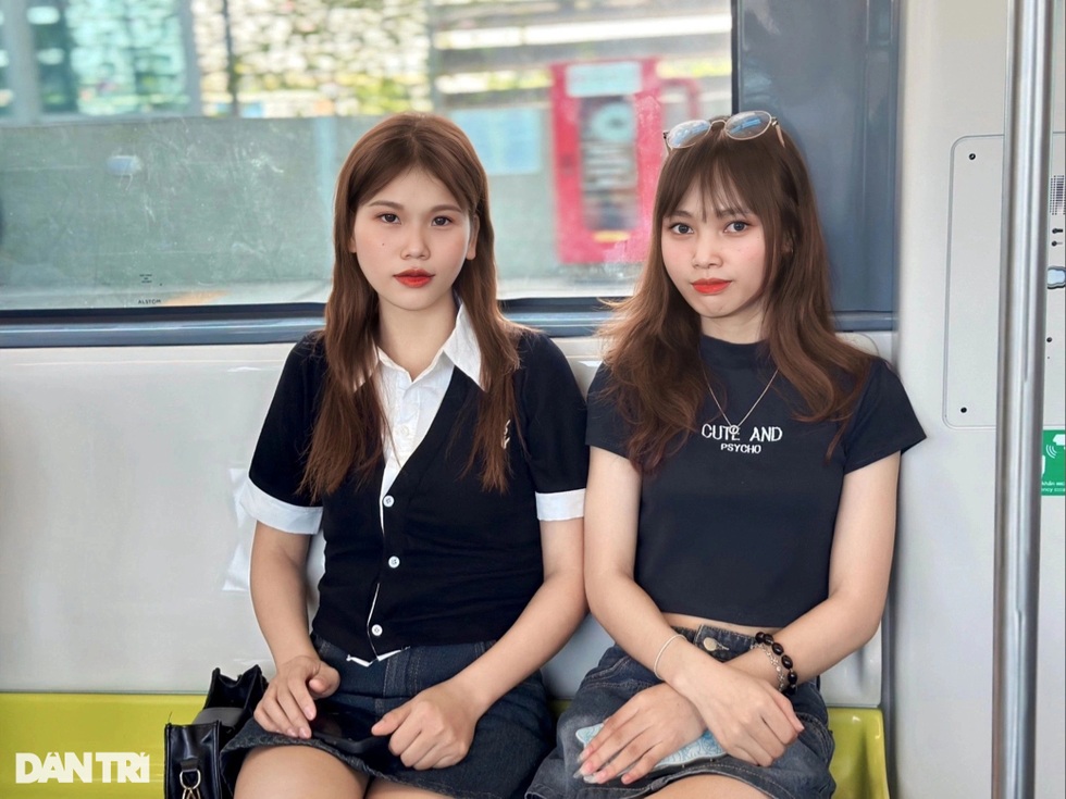 Nắng nóng giới trẻ Hà Nội vẫn đổ xô sống ảo ở tuyến tàu Nhổn - ga Hà Nội - 6