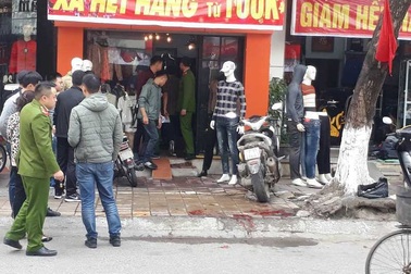 Hai người xin điều trị phơi nhiễm HIV vì đưa nạn nhân bị chém đi cấp cứu