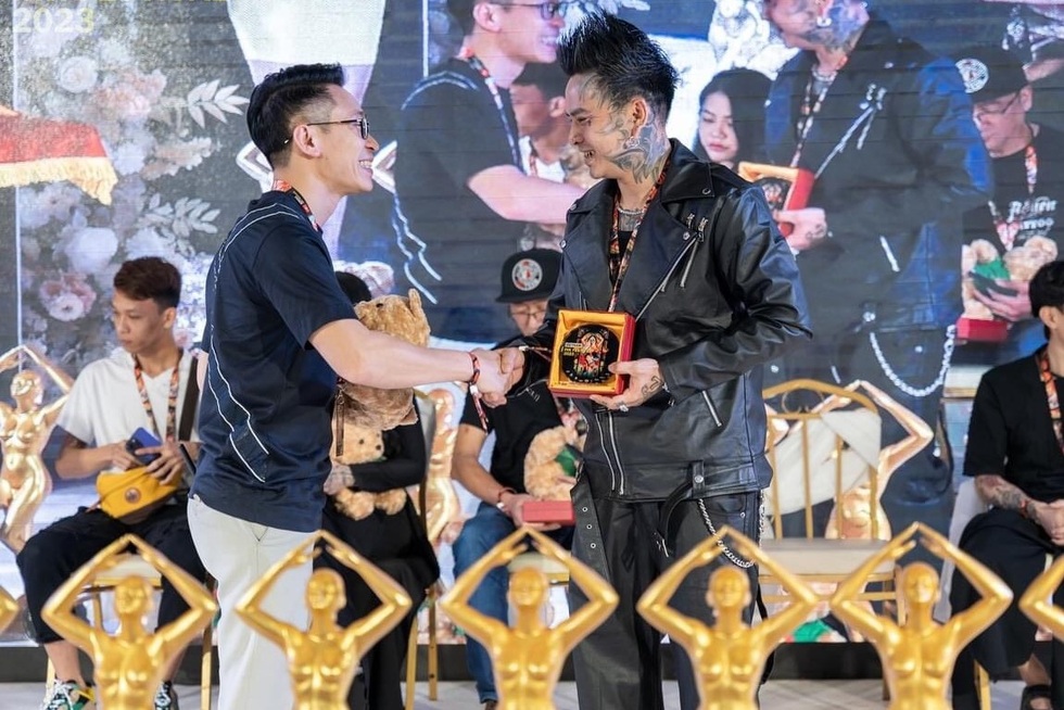 Giới trẻ thời nay xăm hình là ăn chơi, hư hỏng hay dám thể hiện cá tính? - 6 Giới trẻ thời nay xăm hình là ăn chơi, hư hỏng hay dám thể hiện cá tính? - 6