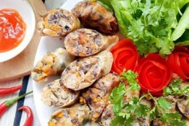 Cuối tuần đổi vị với lòng lợn nhồi thịt chiên giòn