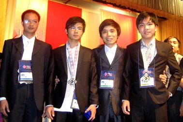 Chuyện “ông đồ Nghệ” và thành tích “luyện gà chọi” thi đấu quốc tế