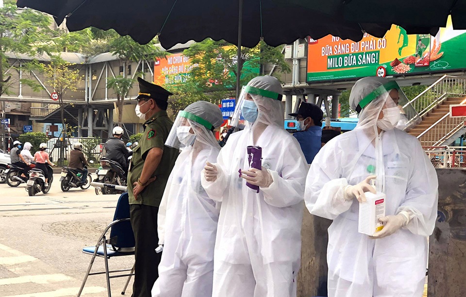 Hà Nội lập 10 trạm test nhanh Covid-19 quanh viện Bạch Mai - 1 Hà Nội lập 10 trạm test nhanh Covid-19 quanh viện Bạch Mai - 1