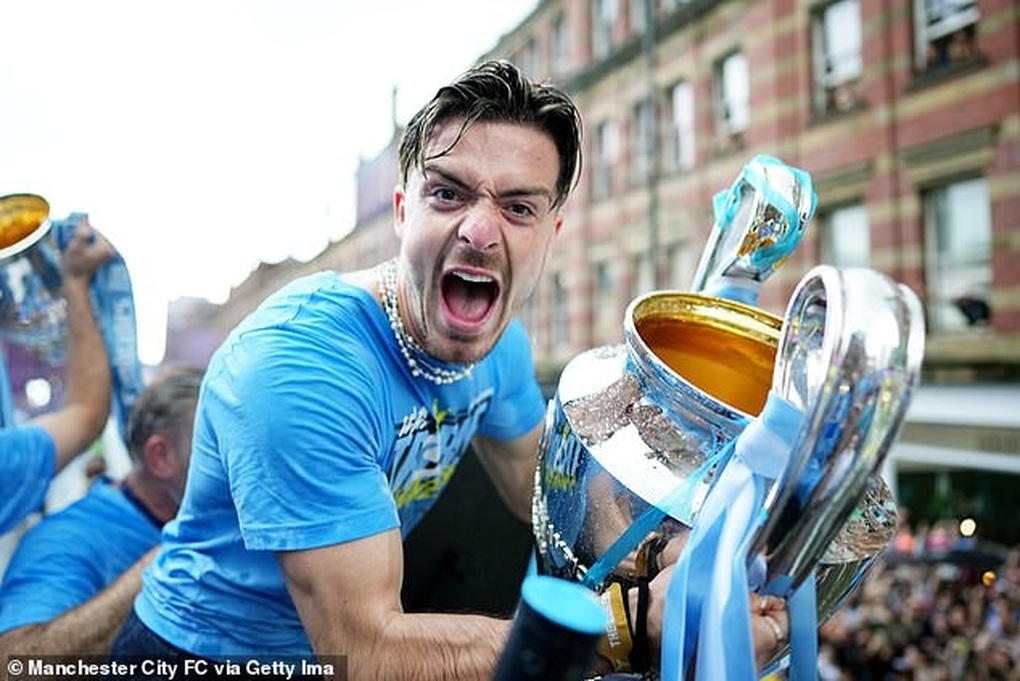 Man City diễu hành ăn mừng chức vô địch Champions League - 4 Man City diễu hành ăn mừng chức vô địch Champions League - 4