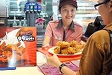 KFC tưng bừng với "Cơn lốc gà giòn, ăn ngon giá sốc"