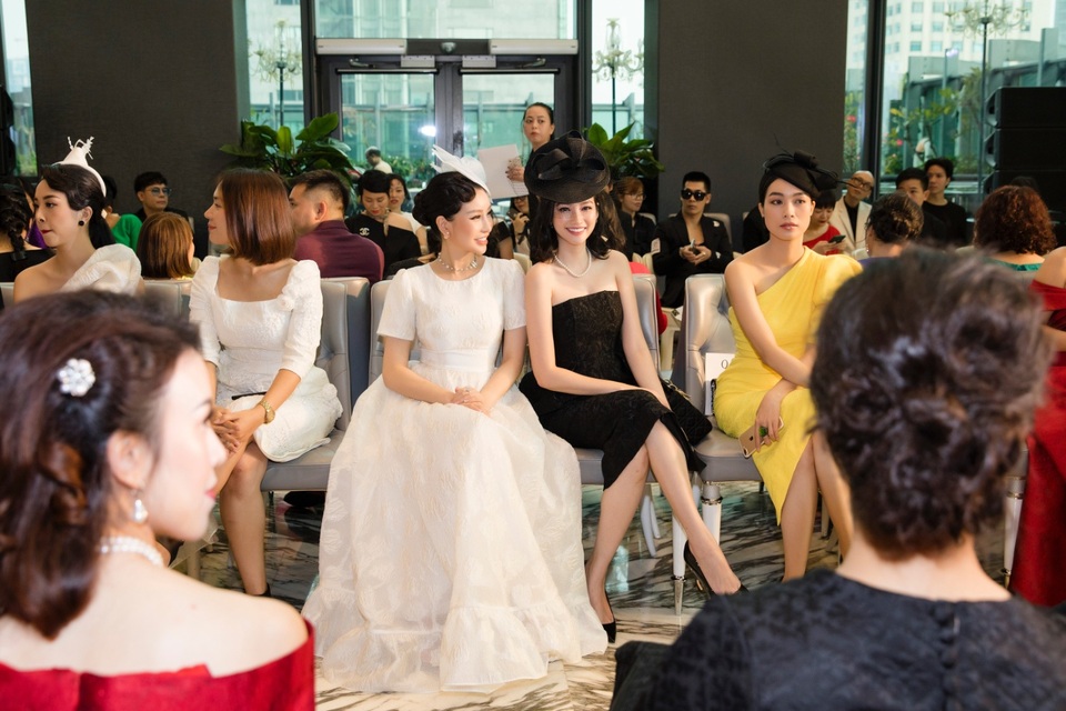 Hoa hậu Lam Cúc rạng ngời dự show thời trang - 7 Hoa hậu Lam Cúc rạng ngời dự show thời trang - 7