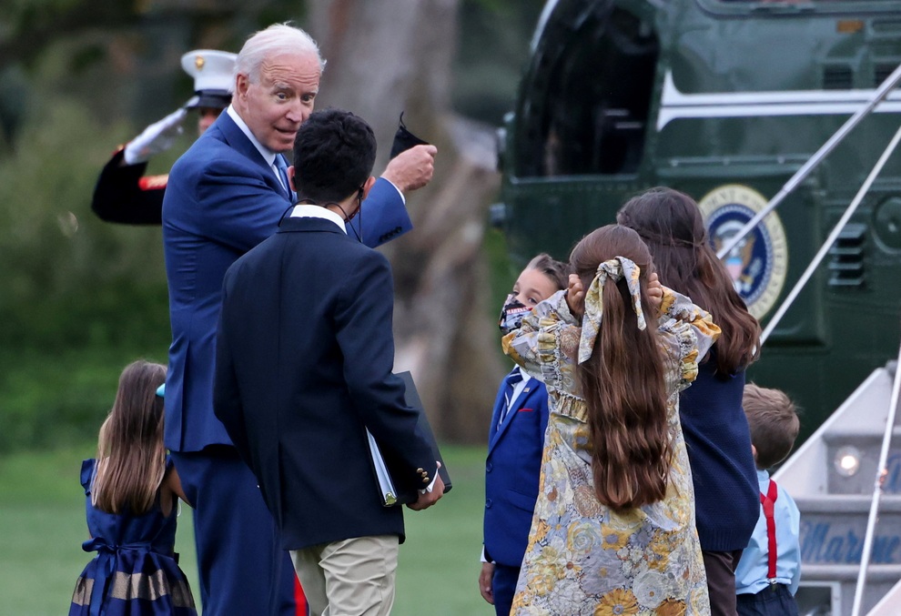 Ông Biden đích thân đưa khách đặc biệt thăm trực thăng tổng thống - 6