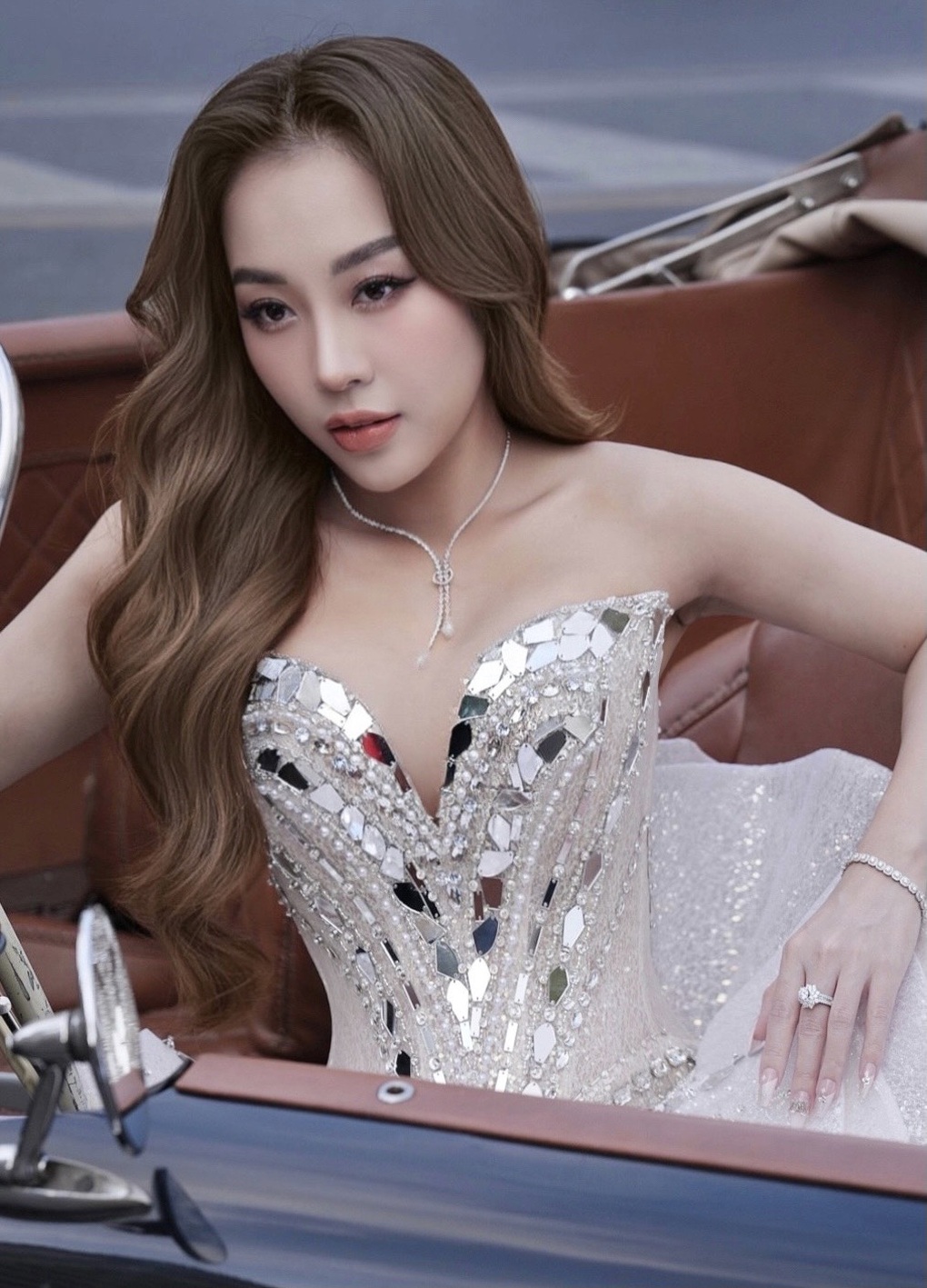 TiTi (HKT) cưới nữ DJ nóng bỏng, phản hồi tin mua mô tô nửa tỷ đồng tặng vợ - 3 TiTi (HKT) cưới nữ DJ nóng bỏng, phản hồi tin mua mô tô nửa tỷ đồng tặng vợ - 3