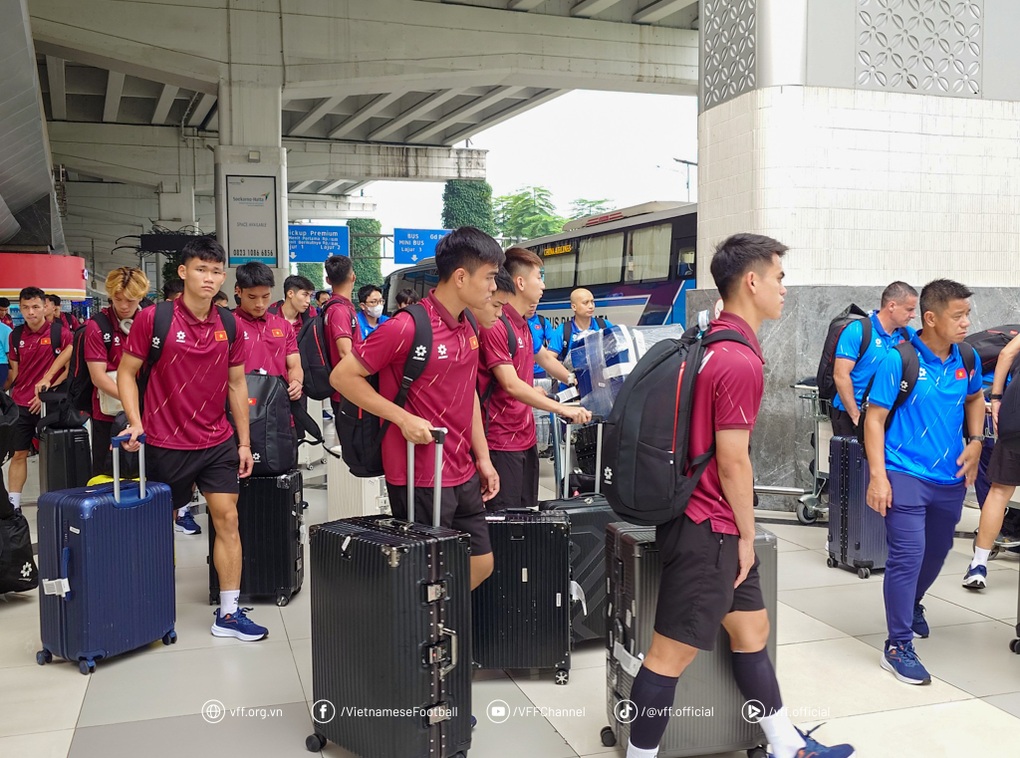 U23 Việt Nam đến Indonesia, háo hức trước giờ xung trận - 2 U23 Việt Nam đến Indonesia, háo hức trước giờ xung trận - 2