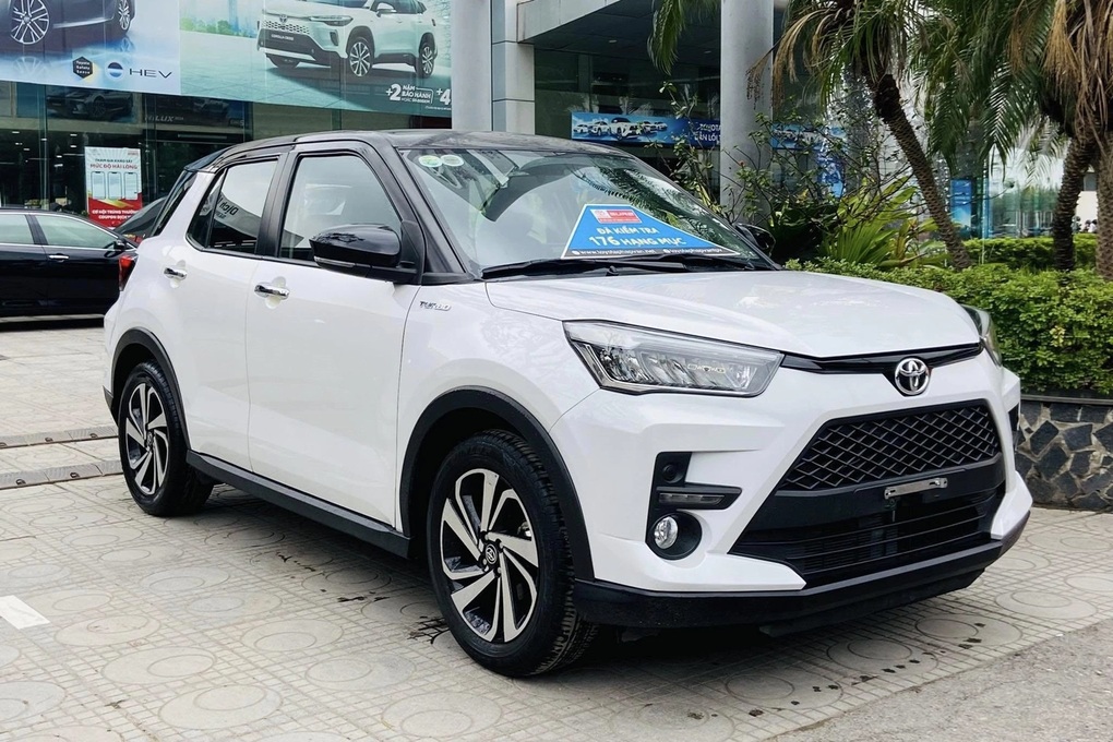 Tăng giá bán, Toyota Raize vẫn hút khách hơn Hyundai Venue - 1 Tăng giá bán, Toyota Raize vẫn hút khách hơn Hyundai Venue - 1