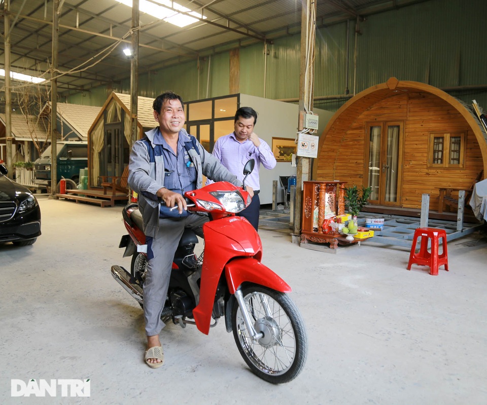 Cái kết cổ tích sau cú tạt đầu xe Mercedes của người shipper nghèo - 1 Cái kết cổ tích sau cú tạt đầu xe Mercedes của người shipper nghèo - 1