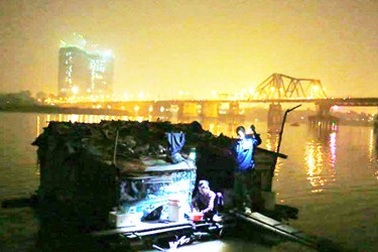 Dựng lều cho “hai trái tim vàng” ở bãi hoang