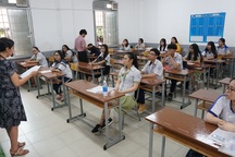 Thí sinh vừa mổ ruột thừa quyết tâm đi thi