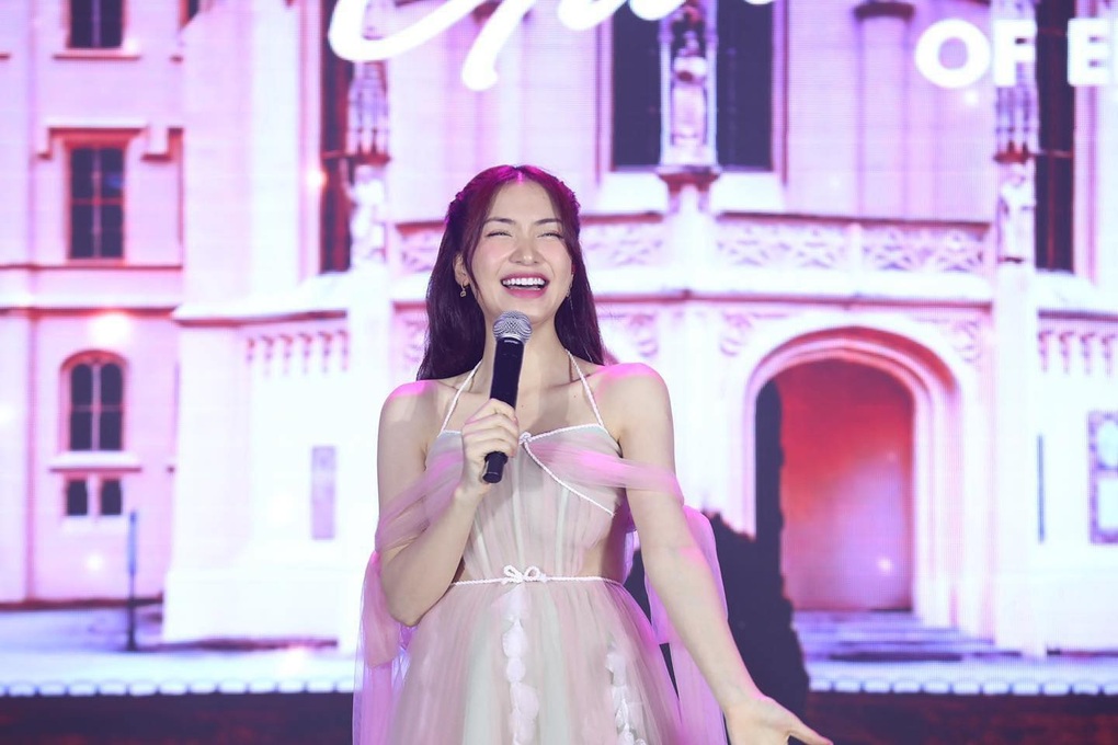 Bintang yang mengalami kerosakan almari pakaian: Bao Anh selekeh, tali pinggang Minh Hang tergelincir - 4 Sao gặp sự cố trang phục: Bảo Anh xuề xòa, Minh Hằng tuột thắt lưng - 4