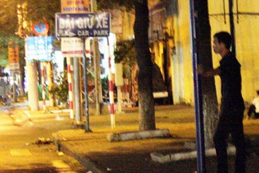 Nghiệt ngã, cay đắng phận bán dâm nam