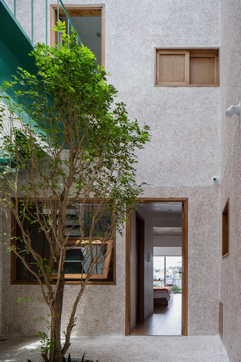 Ngôi nhà có cầu thang được ví như đi lên trời ở Sài Gòn - 1 Ngôi nhà có cầu thang được ví như đi lên trời ở Sài Gòn - 1