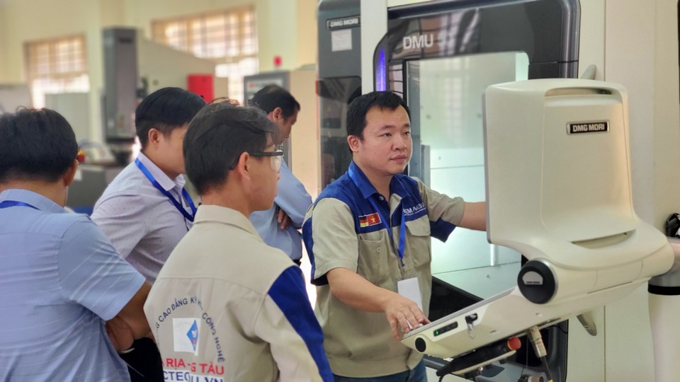 Tìm kiếm những thợ trẻ “vàng” từ cuộc so tài kỹ năng nghề - 2 Tìm kiếm những thợ trẻ “vàng” từ cuộc so tài kỹ năng nghề - 2