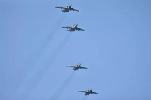 Kiev nói Belarus cho Nga mượn sân bay sát Ukraine