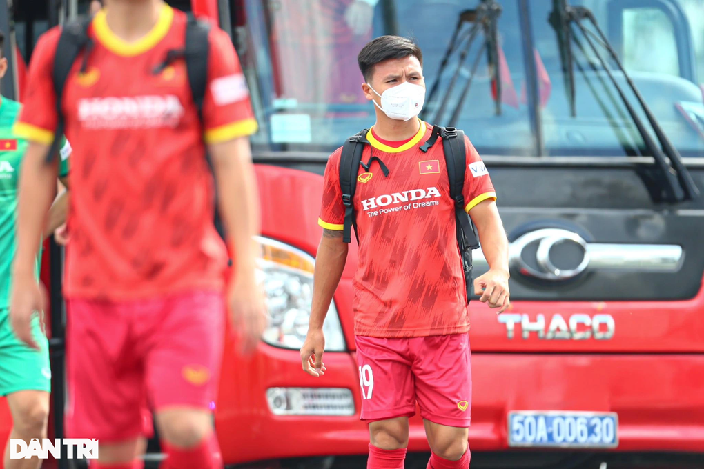 Quang Hải thu hút sự chú ý trong buổi tập cùng đội tuyển Việt Nam - 1 Quang Hải thu hút sự chú ý trong buổi tập cùng đội tuyển Việt Nam - 1
