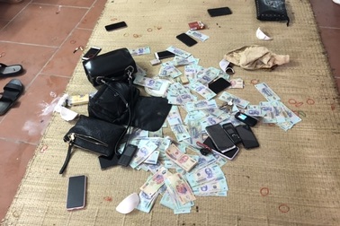 Phá sới bạc “khủng”, tạm giữ 20 đối tượng, thu gần 600 triệu đồng