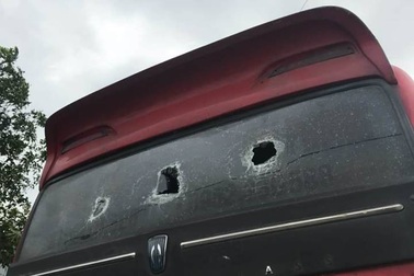 Vụ xe khách bị côn đồ đập phá: Chuyển đơn của bị hại sang PC45 điều tra