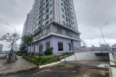 Hơn 1.000 cư dân khốn khổ vì mất điện gần nửa tháng sau lũ