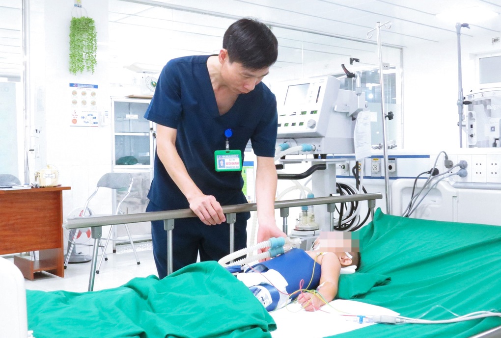 Bác sĩ đuổi theo xe máy, cứu trẻ ngừng thở: Sức khỏe bệnh nhi ra sao? - 1 Bác sĩ đuổi theo xe máy, cứu trẻ ngừng thở: Sức khỏe bệnh nhi ra sao? - 1