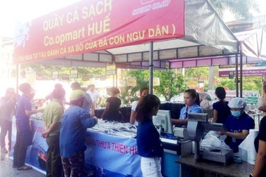 Huế: Hơn 1 tấn hải sản sạch được tiêu thụ chỉ trong vài giờ