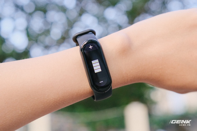 Trên tay Mi Band 6: Nâng cấp lên màn hình tràn viền, có đo SpO2, đã hỗ trợ tiếng Việt, giá 800,000 đồng - Ảnh 5. Trên tay Mi Band 6: Nâng cấp lên màn hình tràn viền, có đo SpO2, đã hỗ trợ tiếng Việt, giá 800,000 đồng - Ảnh 5.